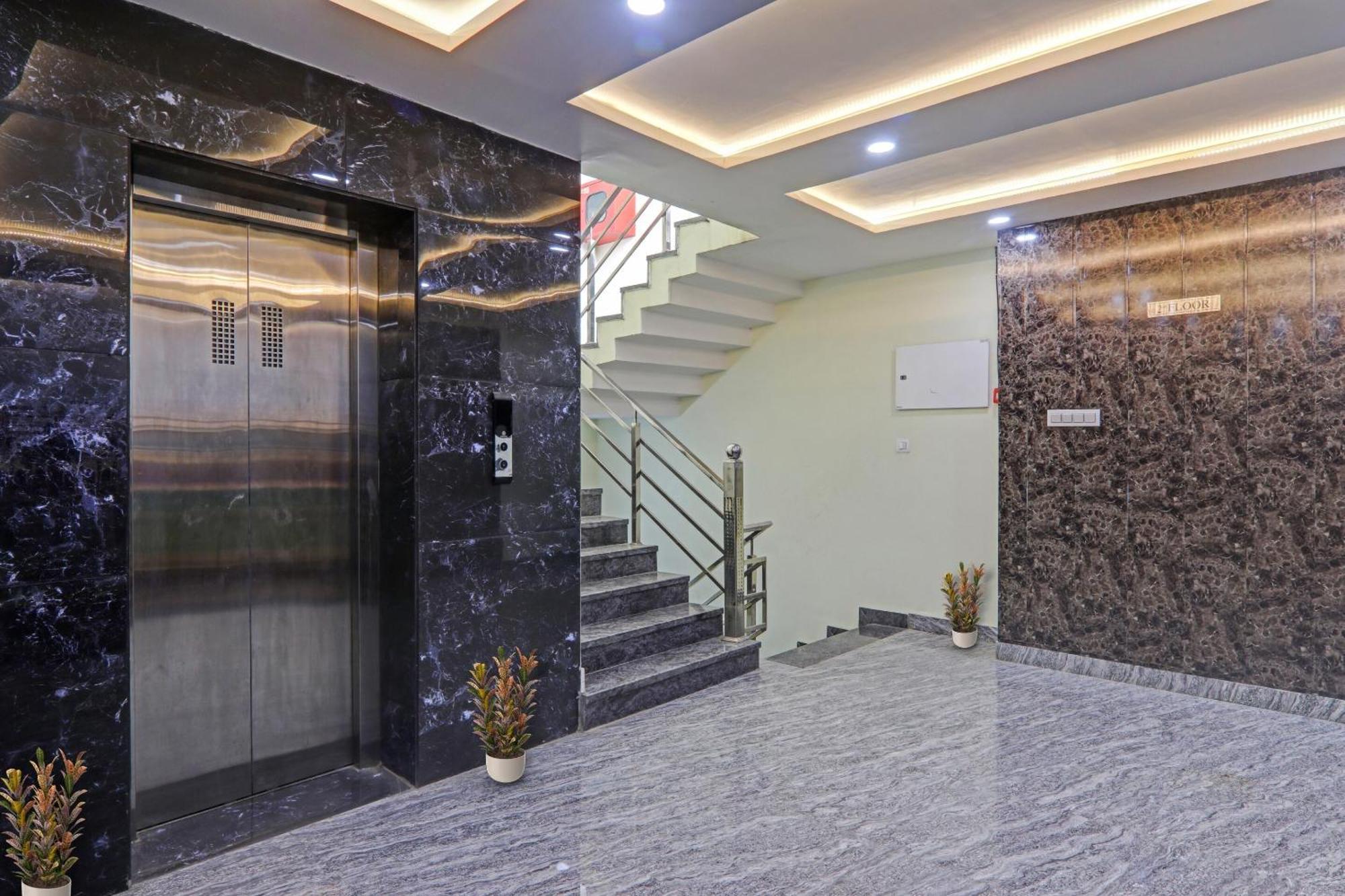 Hotel Collection O Srg Chinhat Exterior foto